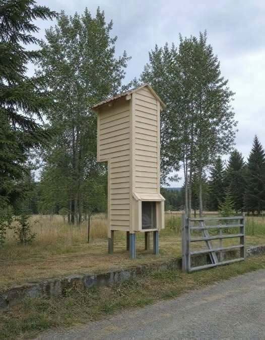 This Wooden Tower Solves a Blind Driveway Problem