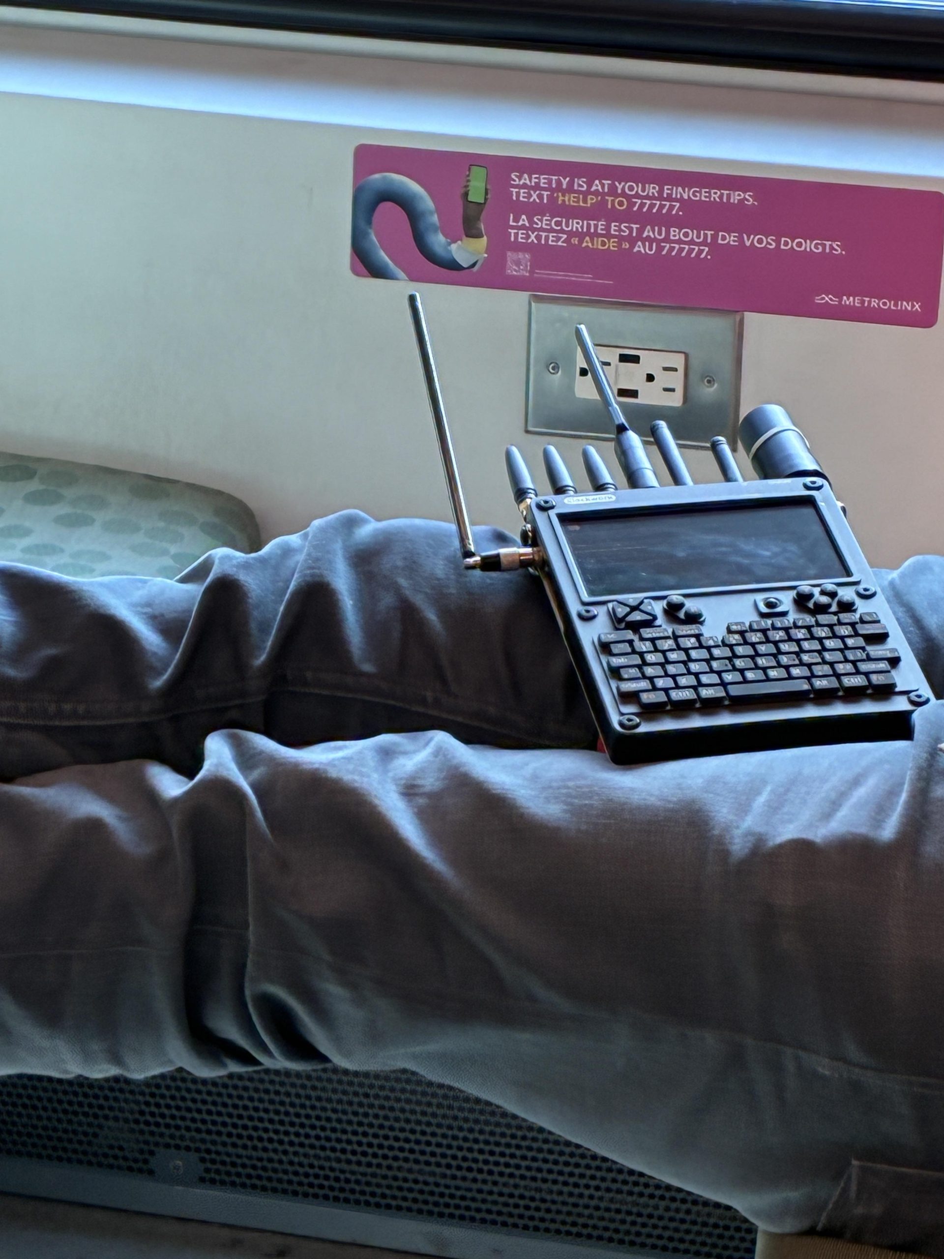“What Is This Thing?” The Viral Train Mystery Device That Confused the Internet